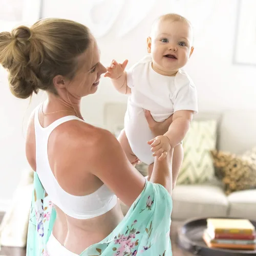 Vista 7 de Medela Keep Cool Sleep Bra Seamless Maternity Nursing Sleep Bra with Full Back Breathing Zone and Soft Touch Fabric