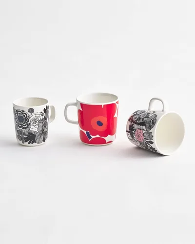 Vista 4 de MARIMEKKO Oiva Unikko Taza – Refina la decoración de tu cocina con nuestro icónico gres floral – Elegantes tazas de café de porcelana para elevar tu