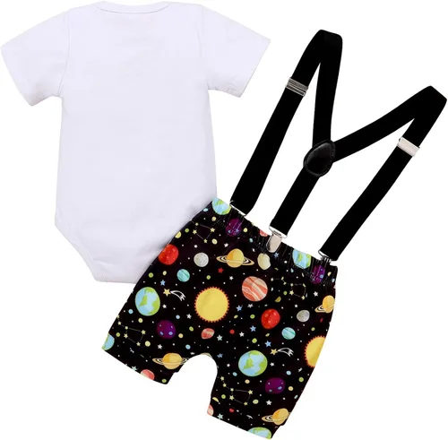 Vista 2 de IMEKIS Mameluco para bebé niño con diseño espacial para primer cumpleaños + pantalones cortos con tirantes, astronautas y accesorios para fotos