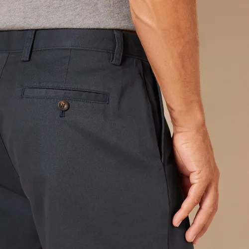 Vista 4 de Tienda Essentials - Pantalones cortos chinos de corte clásico 7 pulgadas para hombre