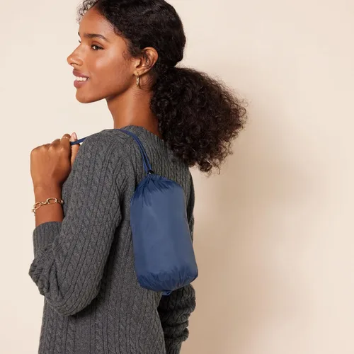 Vista 65 de Amazon Essentials - Abrigo acolchado, ligero y resistente al agua con capucha para mujer, disponible en talla extragrande