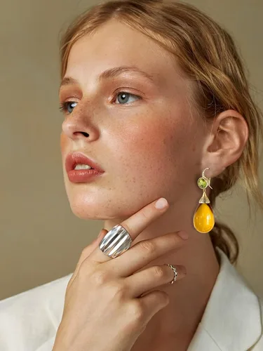 Vista 3 de Aretes de lágrima para mujer, aretes colgantes chapados en oro, aretes colgantes de gota de agua, elegantes aretes de ganchos, regalo de joyería