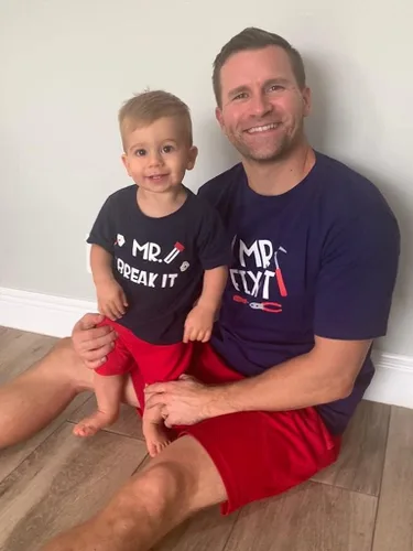 Vista 7 de Unique Baby Camisas a juego para el día del padre con texto en inglés "Daddy and Me