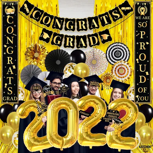 Vista 2 de Enormes decoraciones de fiesta de graduación 2022 – Paquete de 63 Cartel «We Are So Proud Of You» con accesorios de cabina de fotos de graduación