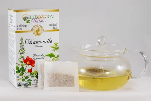 Vista 3 de CELEBRATION HERBALS Té de flores de manzanilla orgánico 24 bolsas, 0.02 libras