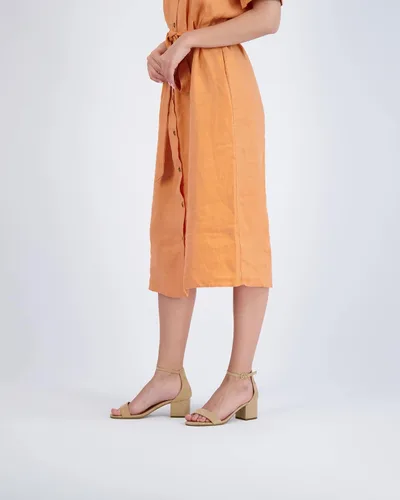 Vista 6 de Cushionaire - Sandalias Alba para mujer de tacón medio en forma de bloque con una banda y plantilla de espuma viscoelástica.
