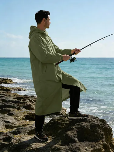 Vista 2 de UIQUR Chaqueta impermeable para hombre, ligera, larga, impermeable, rompevientos, ciclismo, correr, senderismo, plegable