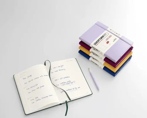 Vista 2 de LEUCHTTURM1917 - Agenda semanal de 18 meses de tapa dura mediana A5, julio de 2023 - diciembre de 2024, inglés, tapa dura, lila