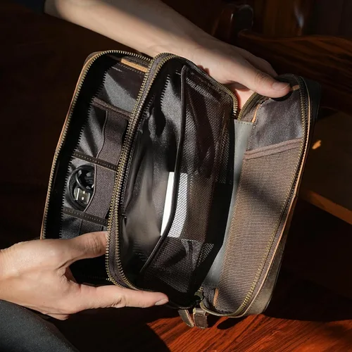 Vista 8 de Polare - Funda organizadora de cables de viaje de cuero de grano completo, bolsa de transporte de accesorios electrónicos de doble capa