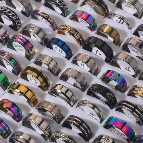 Vista 4 de 50 unids/lote de anillos de acero de titanio de banda ancha de colores mixtos para hombres, tamaño aleatorio 7-12, joyería de regalo para uso diario