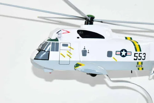 Vista 2 de Sikorsky® SH-3 SEA King™, HS-75 Emerald Knights, modelo a escala de caoba de 16