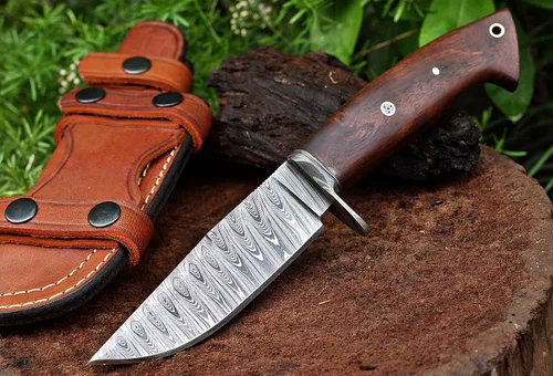Vista 4 de Cuchillo de caza de Damasco hecho a mano con funda de cuero de transporte horizontal, hoja fija de espiga completa para camping, senderismo