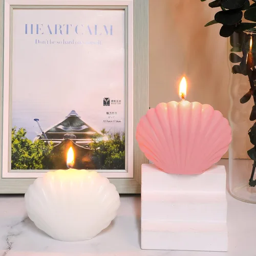 Vista 4 de 2 velas perfumadas de conchas marinas, velas estéticas de moda, vertidas a mano, cera de soja hecha a mano, forma de concha de fresia