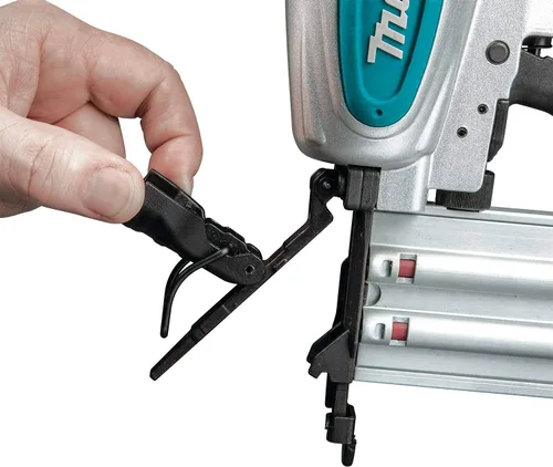 Vista 4 de Makita AF506-R Clavadora neumática de calibre 18 de 2 pulgadas (renovada)
