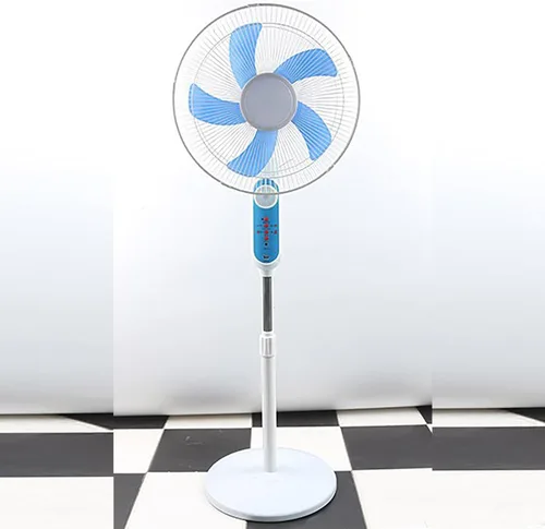 Vista 5 de Ventilador solar con control remoto y panel solar, ventilador solar de pie de 16 pulgadas, 4 velocidades para viajar/acampar, negro, negro