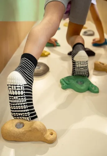 Vista 6 de RATIVE - Calcetines antideslizantes con agarres para bebé, bebés, niños pequeños, niños y niños