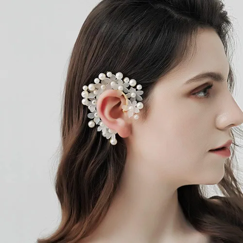 Vista 4 de Fairy Pearl Elf Ear Cuff - Pendiente de flor hecha a mano para mujer, Zinc, No es una piedra preciosa