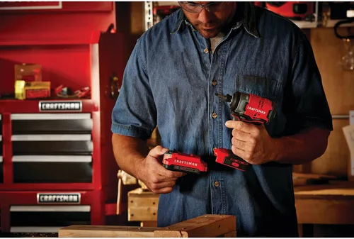 Vista 8 de CRAFTSMAN V20 Kit de destornillador de impacto inalámbrico, 1/4 de pulgada, batería y cargador incluidos (CMCF810C1), negro y rojo