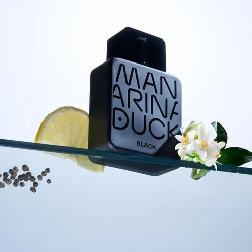 Vista 5 de Mandarina Duck Black Eau De Toilette Spray para hombre, 3.4 onzas