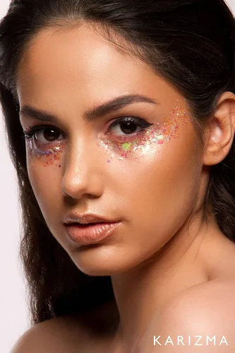 Vista 5 de KARIZMA Purpurina iridiscente. Cara gruesa, cabello, ojos y cuerpo de 1.06 oz para mujeres. Rave, accesorios para festivales, maquillaje cosmético.