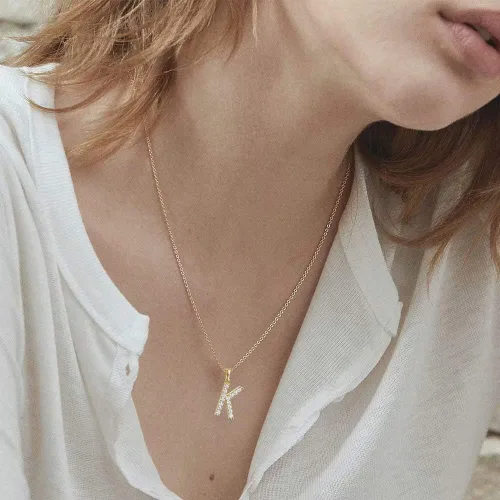 Vista 6 de Tarsus Collar con dije de inicial con zirconias cúbicas para mujeres y niñas.