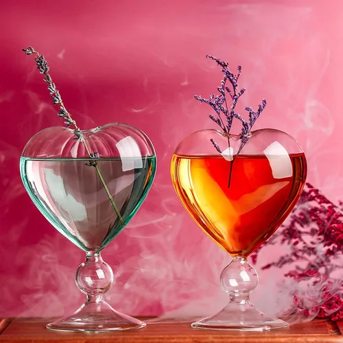 Vista 10 de BestAlice 2 vasos de Martini de vidrio de cóctel, 8 onzas, copas de cóctel creativas en forma de corazón con pajilla, copa romántica de cristal