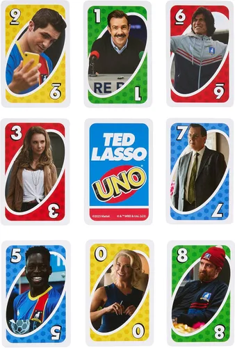 Vista 4 de Mattel Games Juego de cartas UNO Ted Lasso para adolescentes y adultos inspirado en la popular serie para noche de juegos, viajes y camping