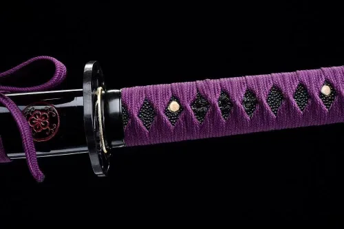 Vista 4 de Espada Katana Samurai japonesa púrpura noble 1095 acero al carbono Sakura grabado Saya