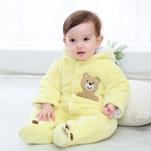 Vista 2 de Gaorui Traje de bebé recién nacido, con capucha, abrigo de invierno, ropa para niños pequeños