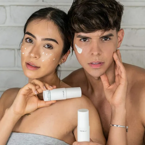 Vista 4 de NAELI Crema hidratante facial de colágeno SPF 30 y crema para debajo de los ojos con células madre de manzana, regalo antienvejecimiento