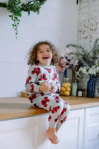 Vista 2 de Disney Conjunto de sudadera y pantalones de Mickey Mouse para bebés y niños pequeños (12 meses - 7-8)