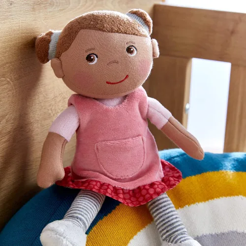Vista 6 de HABA Snug Up Camilla - Muñeca suave de 10 pulgadas, lavable a máquina, perfecta para acurrucarse, primera muñeca suave y figura de felpa para niños
