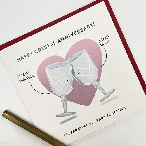Vista 3 de Old English Co. Tarjeta de aniversario de boda para marido y esposa, bonita tarjeta de felicitación de aniversario de cristal divertida, humor