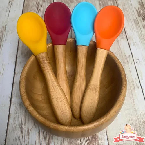 Vista 5 de Cucharas de bambú para bebé, paquete de 4 cucharas de destete para niños pequeños, cuchara de silicona con punta suave de mango de bambú, utensilio