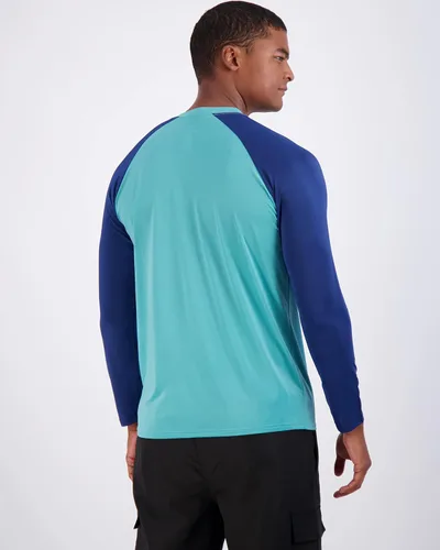 Vista 3 de Real Essentials Paquete de 4 camiseta de manga larga Dry-Fit para hombre, traje de baño para correr, protección solar UPF 50+ (grande y alto)