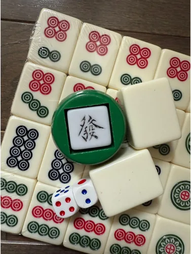 Vista 4 de THY COLLECTIBLES Juego de mahjong chino tradicional 144 + 2 azulejos de colores de repuesto (marfil)