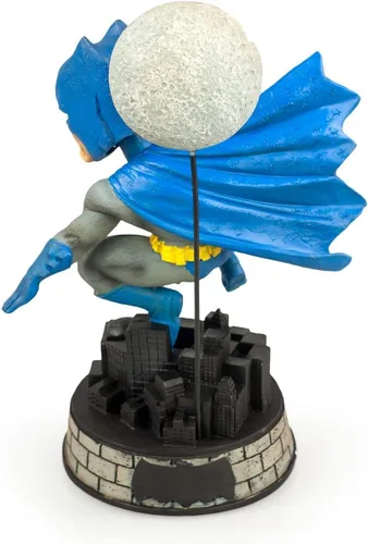 Vista 4 de Exclusivo Batman Bobblehead Cuenta con Batman en una pose de superhéroe Diseño de resina de 8 pulgadas
