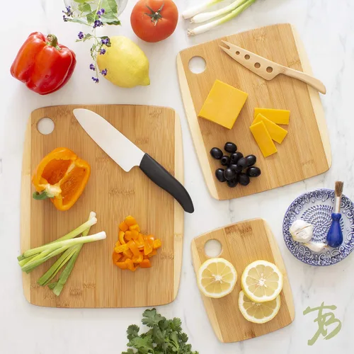 Vista 2 de Totally Bamboo Juego de tablas de cortar de bambú de dos tonos de 3 piezas, tablas de cocina reversibles para cortar y servir queso, carne, verduras