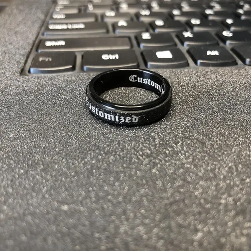 Vista 2 de YUOTO Anillos giratorios personalizados para hombres con texto personalizado. Anillo giratorio personalizado y grabado para mujeres. Anillos