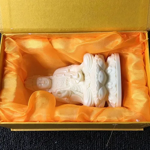Vista 6 de Diosa de la misericordia Guan yin Buda estatua en loto Escultura de Quanyin blanca para decoración de oficina en casa Bendición de estatua