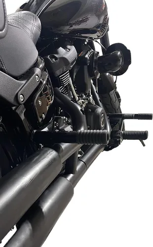 Vista 3 de Estriberas de Carretera Protector de Motor Barra Antivuelco Soporte de Protección Compatible con Harley Softail Street Bob FXBB, Low Rider FXLR