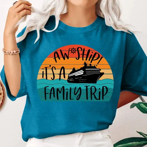 Vista 5 de Camiseta de crucero para mujer, diseño con texto en inglés Aw Ship! It's a Family Trip Print, camisetas de crucero familiar, camisetas de verano