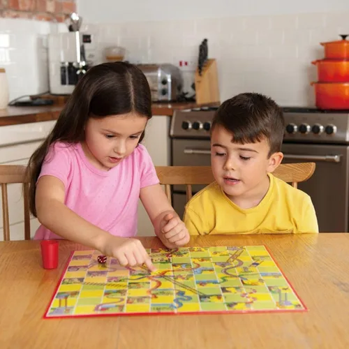 Vista 6 de Juego de mesa Ludo serpientes y escaleras.(versión en inglés)