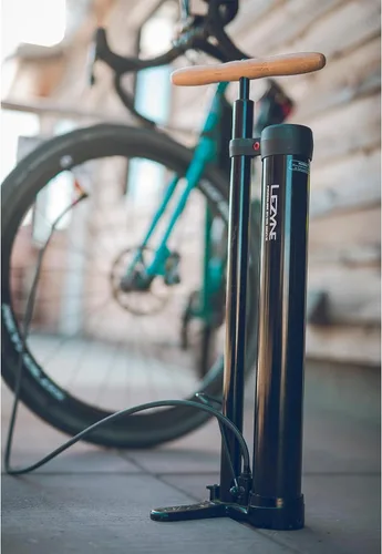 Vista 5 de LEZYNE High Volume Tubeless Bike Floor Pump Compatible with 2.5" Gauge - 220 PSI Tire Air Pump for Mountain/Gravel Bikes - ABS-1 Pro Tubeless Chuck