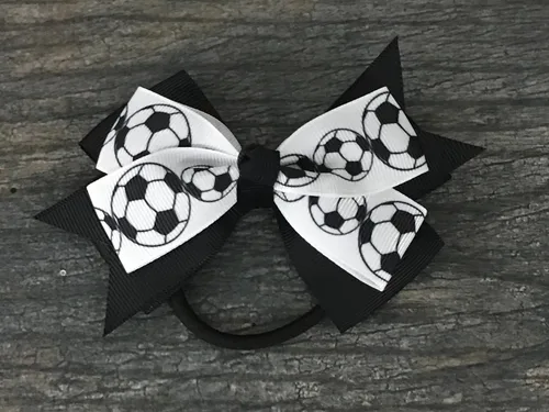 Vista 8 de Sportybella - Juego de accesorios para el cabello de fútbol: adorables impresiones de balón de fútbol en blanco y negro, lazos para el cabello