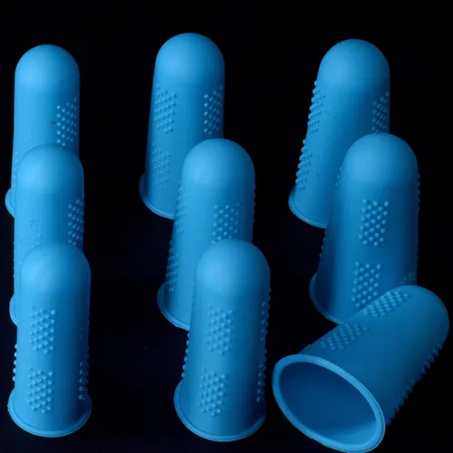 Vista 2 de Protectores de dedos [serie Flex – Paquete de 9] cubiertas antiadherentes de silicona [pequeño (3) / mediano (3) / grande (3)] – para pegamento