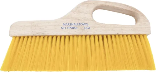Vista 5 de Marshalltown Cepillo de mango, cerdas de polipropileno amarillas de 3 pulgadas, mango desplazado para mayor comodidad, ideal para textura