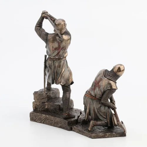 Vista 4 de Veronese Design Battling Templar Knights - Estatua de resina fundida en frío con acabado en bronce
