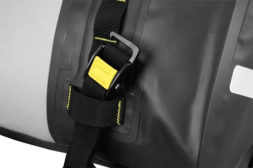 Vista 6 de Nelson-Rigg Bolsa impermeable enrollable Hurricane Dry de 10 L, con tapa enrollable, incluye correas para sujetar al vehículo, válvula de purga