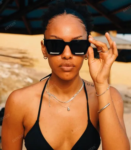 Vista 2 de AIEYEZO Gafas de sol cuadradas para mujeres y hombres, gafas de sol cuadradas con montura gruesa, estilo de diseñador simple